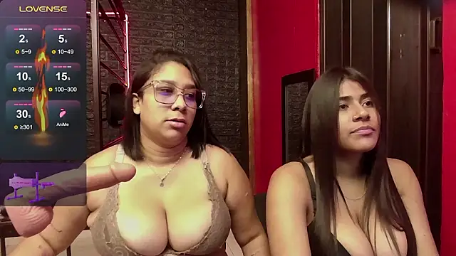 Snapshot of Paola__and__Rubi_ chatting on February 23, 12:28 pm Paola and Rubi online show from February 23, 12:28 pm