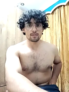 Snapshot of Apolo_Men chatting on February 11, 4:45 am Apolo Men online show from February 11, 4:45 am