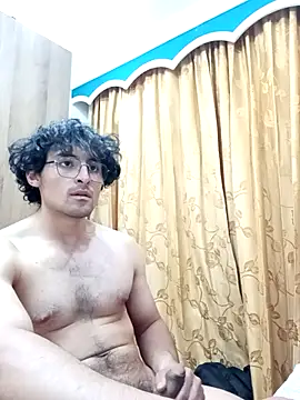 Snapshot of Apolo_Men chatting on February 6, 4:30 am Apolo Men online show from February 6, 4:30 am