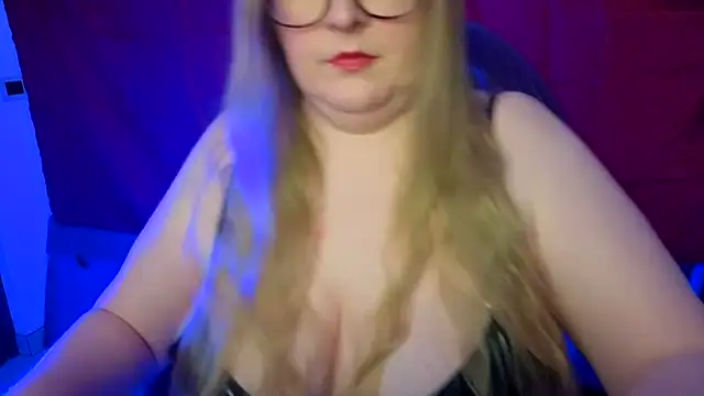 Snapshot of MissCharlotteXx chatting on March 21, 4:14 am MissCharlotteXx online show from March 21, 4:14 am