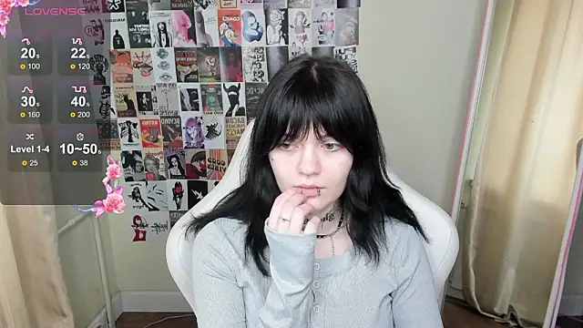 Snapshot of Emma_Darkkk chatting on February 17, 5:49 am Emma Darkkk online show from February 17, 5:49 am