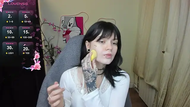 Snapshot of Emma_Darkkk chatting on February 13, 1:27 am Emma Darkkk online show from February 13, 1:27 am