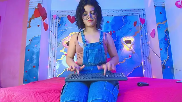 Snapshot of Eleanor_rigby5 chatting on February 28, 3:06 am Eleanor rigby5 online show from February 28, 3:06 am