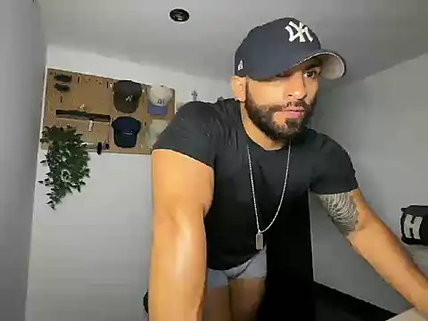 SamDornan51 online show from March 5, 11:54 pm