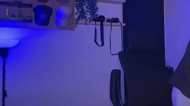 SamDornan51 online show from April 14, 2:49 am