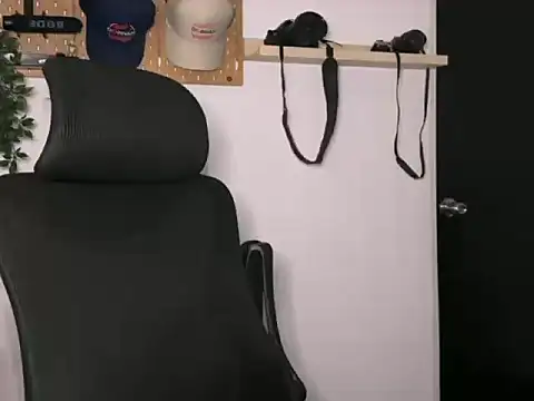 SamDornan51 online show from February 5, 11:11 pm