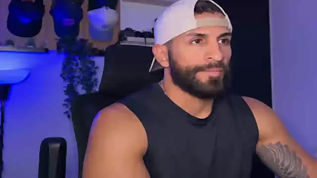 Snapshot of SamDornan51 chatting on July 9, 10:31 pm SamDornan51 online show from July 9, 10:31 pm