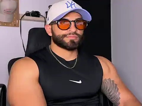 SamDornan51 online show from March 11, 3:33 am