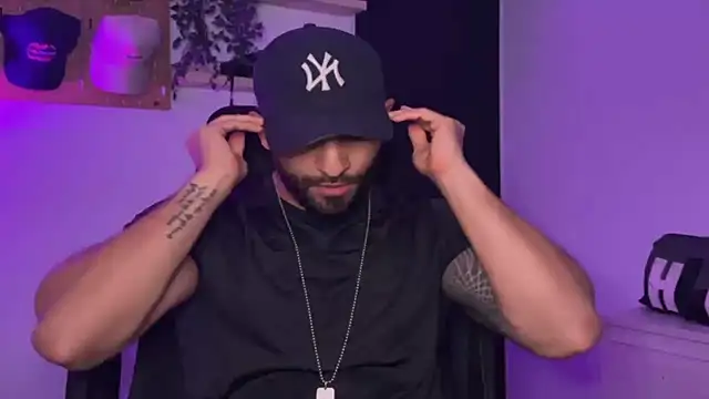 SamDornan51 online show from April 18, 5:54 am