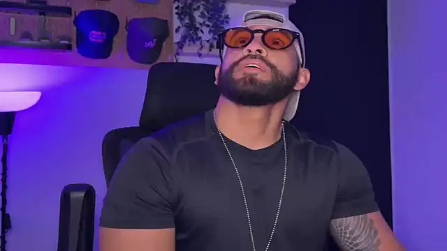 SamDornan51 online show from April 10, 1:45 am