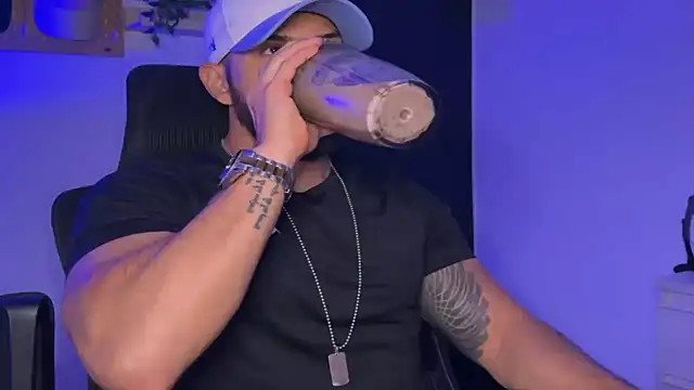 SamDornan51 online show from March 19, 1:27 am