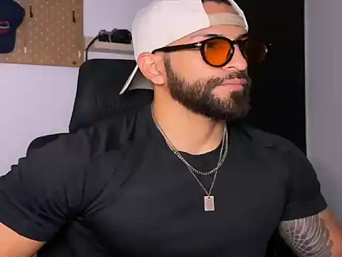 SamDornan51 online show from March 14, 2:28 am