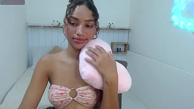 Snapshot of Mona_Mistic chatting on February 13, 8:20 pm Mona Mistic online show from February 13, 8:20 pm