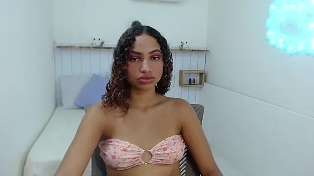 Snapshot of Mona_Mistic chatting on February 9, 8:29 pm Mona Mistic online show from February 9, 8:29 pm