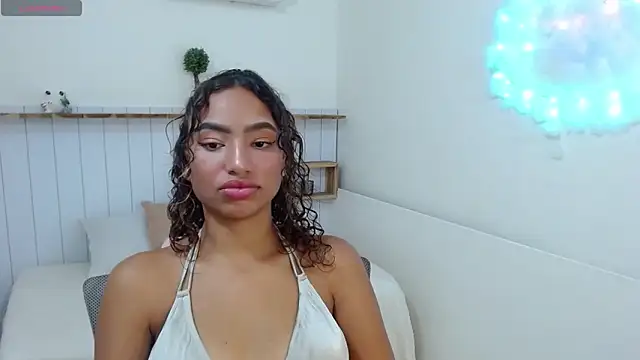 Snapshot of Mona_Mistic chatting on March 3, 7:43 pm Mona Mistic online show from March 3, 7:43 pm