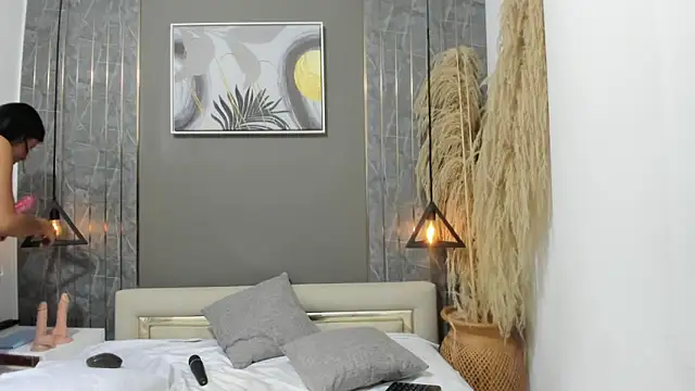 emma evanss   online show from February 3, 11:26 am