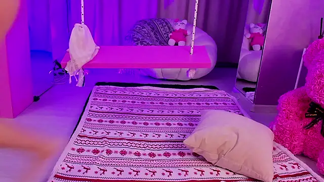 EllaBubbles online show from March 5, 10:45 am