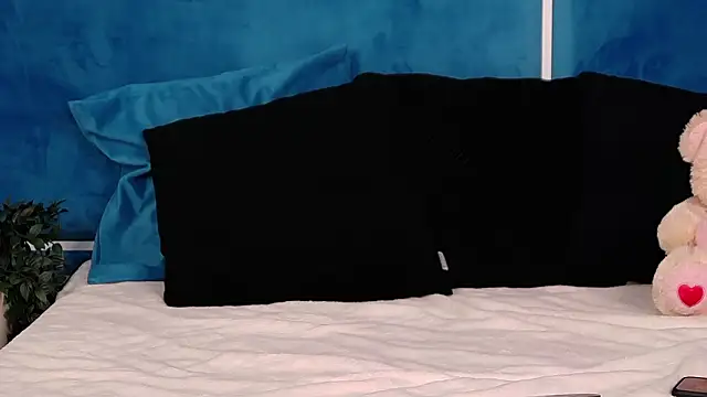 EllaBubbles online show from February 7, 7:16 am