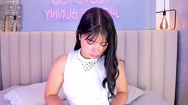 Snapshot of cherry_monroe chatting on February 6, 10:33 am cherry monroe online show from February 6, 10:33 am