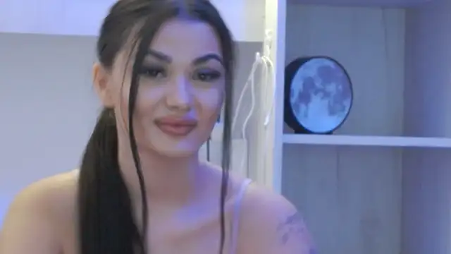 Snapshot of MayaMadison chatting on February 17, 6:49 pm MayaMadison online show from February 17, 6:49 pm