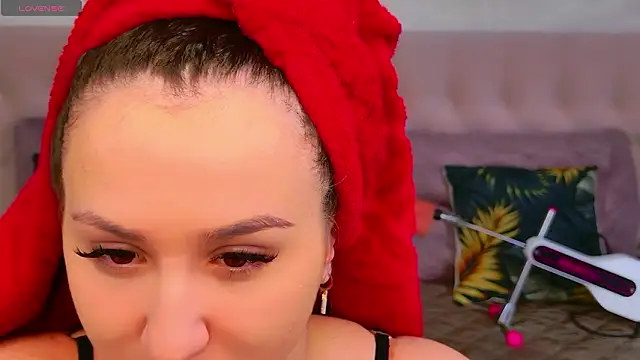 Snapshot of JasminUqueen chatting on February 10, 1:15 am JasminUqueen online show from February 10, 1:15 am