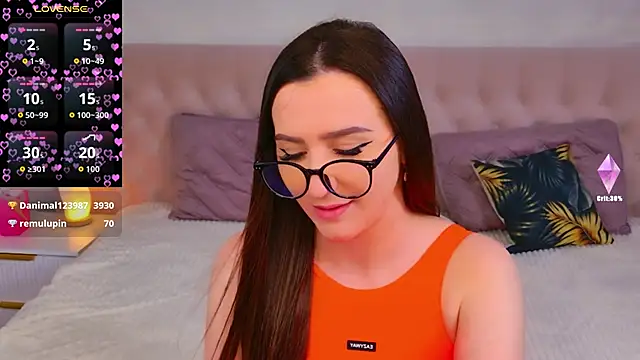 Snapshot of JasminUqueen chatting on February 3, 6:22 am JasminUqueen online show from February 3, 6:22 am