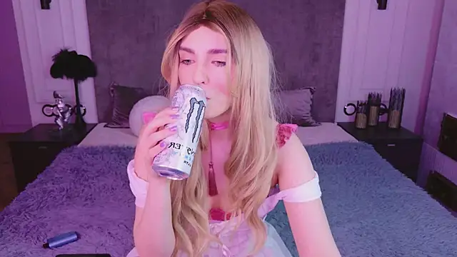 mmm  yes online show from April 3, 2:12 pm