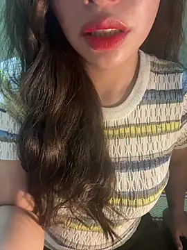 QuynhAnh 2k1 online show from February 11, 8:03 am