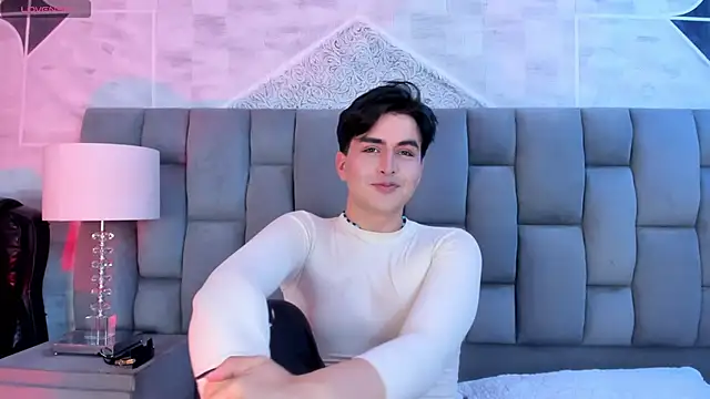 noahWolff  online show from February 24, 4:35 am