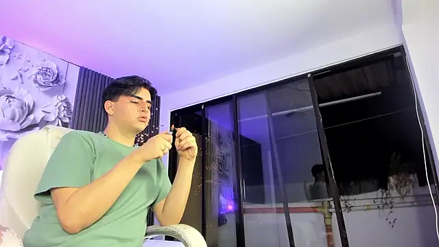 noahWolff  online show from February 21, 4:36 am