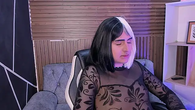 noahWolff  online show from March 2, 5:08 am