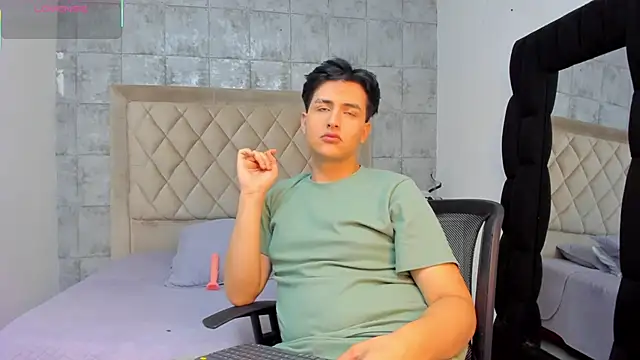 noahWolff  online show from February 6, 4:52 am