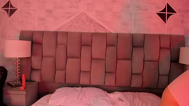 noahWolff  online show from February 14, 6:35 am