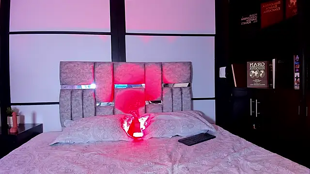 noahWolff  online show from February 18, 5:16 am