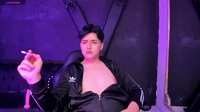 noahWolff  online show from February 5, 5:14 am