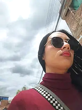 cynliu online show from April 11, 4:32 pm