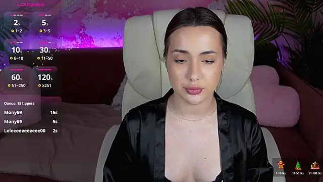 OliviaMoore  online show from March 4, 6:59 pm