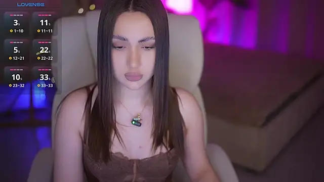 OliviaMoore  online show from March 25, 2:16 pm