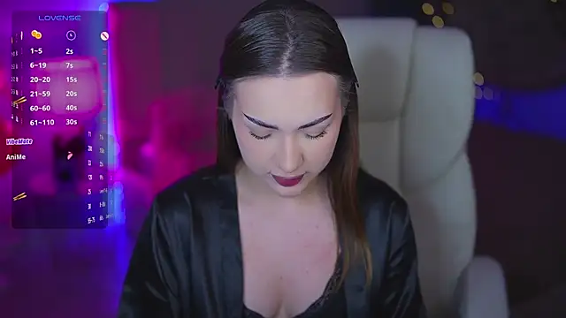 Snapshot of OliviaMoore_ chatting on February 5, 6:53 am OliviaMoore online show from February 5, 6:53 am