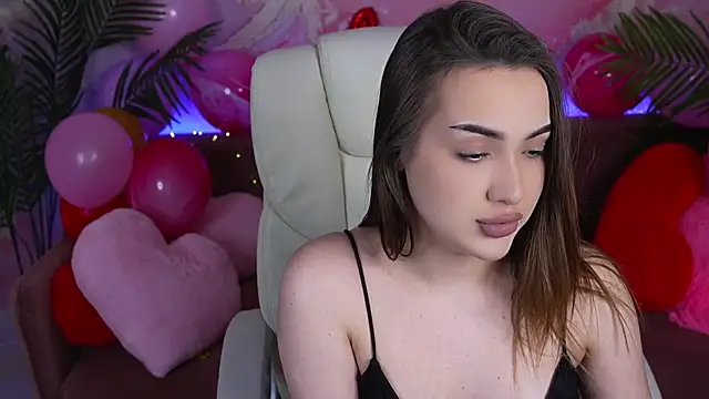 Snapshot of OliviaMoore_ chatting on February 12, 2:28 pm OliviaMoore online show from February 12, 2:28 pm