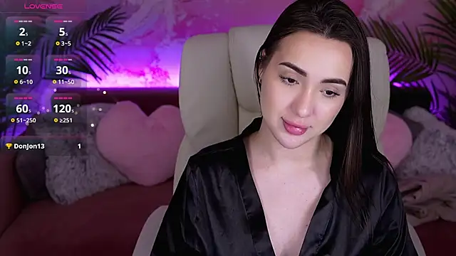 OliviaMoore  online show from March 11, 2:27 am