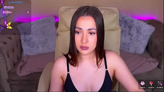 Snapshot of OliviaMoore_ chatting on June 13, 7:01 pm OliviaMoore online show from June 13, 7:01 pm