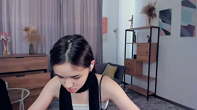 AvantgardAlone online show from February 4, 8:09 am