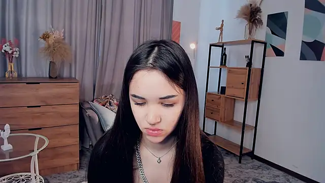 AvantgardAlone online show from February 6, 10:33 am