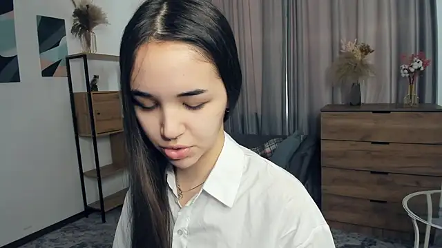 AvantgardAlone online show from February 11, 9:31 am