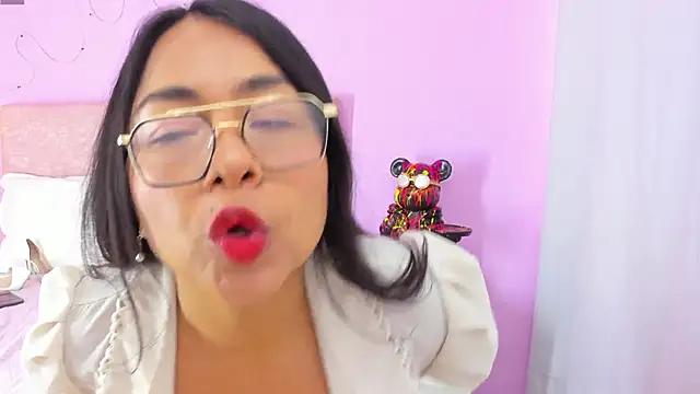 Snapshot of CarolinaValdez2026 chatting on February 9, 6:50 pm CarolinaValdez2026 online show from February 9, 6:50 pm