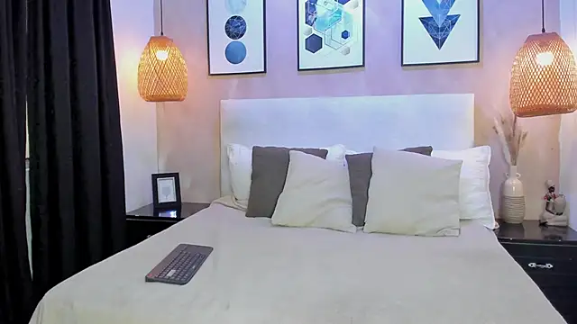 CarolinaValdez2026 online show from March 27, 11:33 am