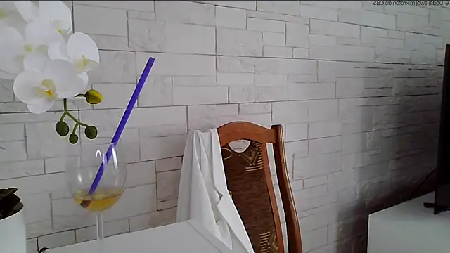 Snapshot of JuliaLovely chatting on May 24, 2:50 pm JuliaLovely online show from May 24, 2:50 pm