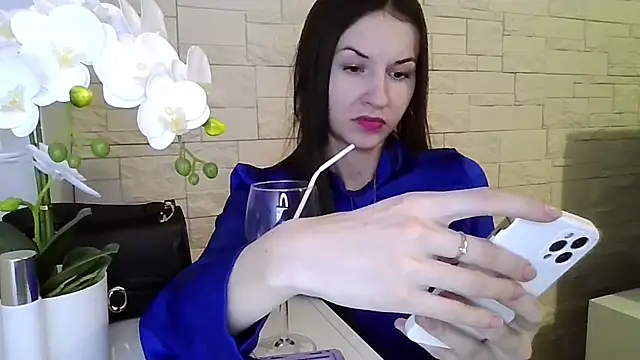 JuliaLovely online show from March 20, 7:26 pm