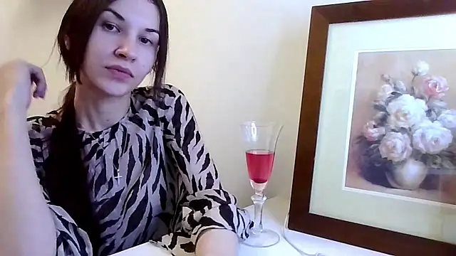 Snapshot of JuliaLovely chatting on February 24, 3:46 pm JuliaLovely online show from February 24, 3:46 pm